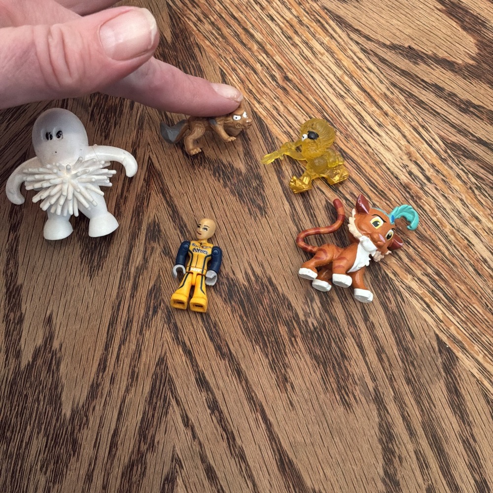small toy figure lot Random‎ Junk Drawer 5 Items